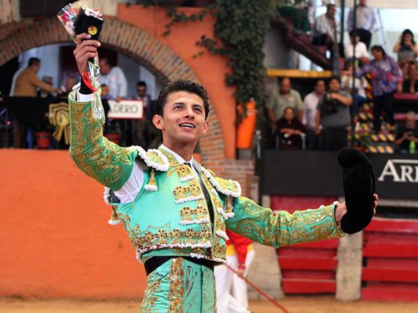 Antar, la �nica oreja del festejo