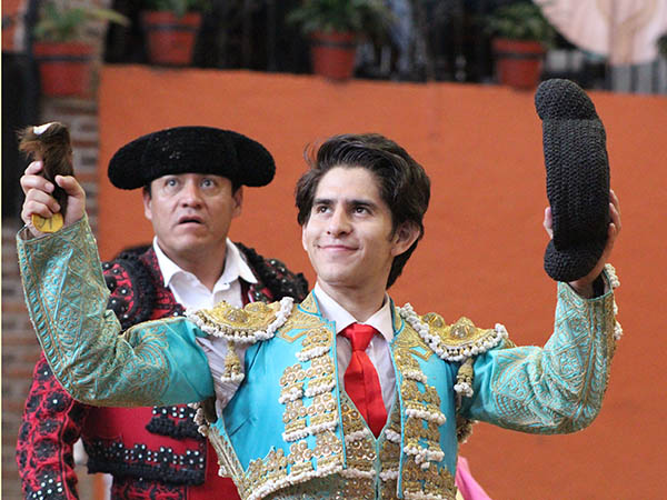 Una oreja pasada por sangre