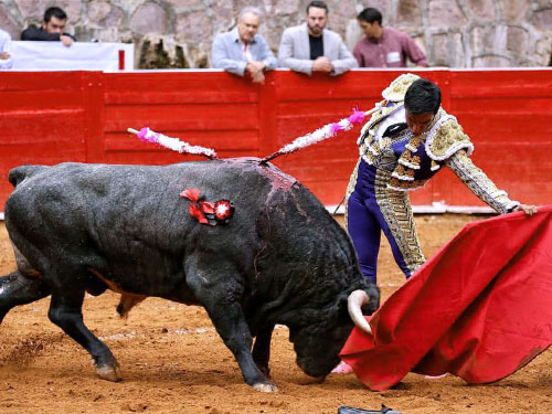 Romero hizo vibrar por el izquierdo