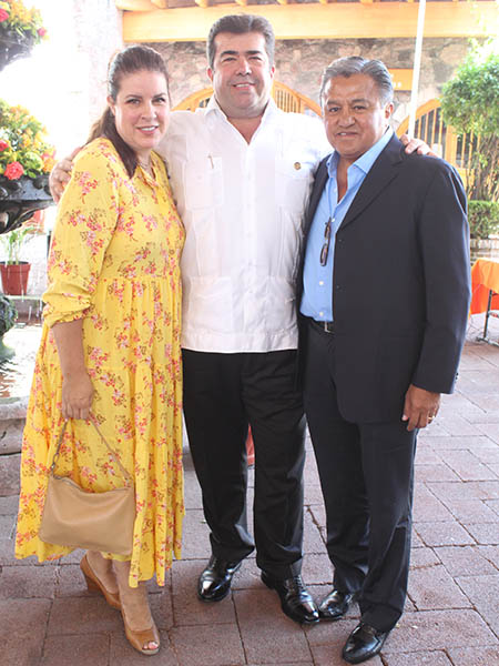 Manolo y se�ora con Pedro Haces