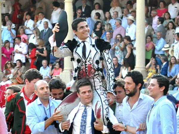 Aguado sali� en volandas