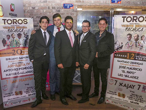 Los forcados, presentes