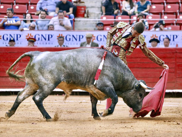 Arellao salud� dos ovaciones