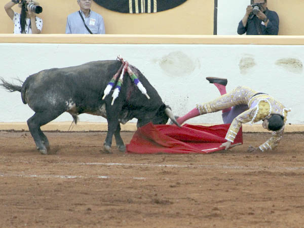 Se llev� fuerte empell�n