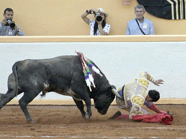 Momento del golpe en la columna