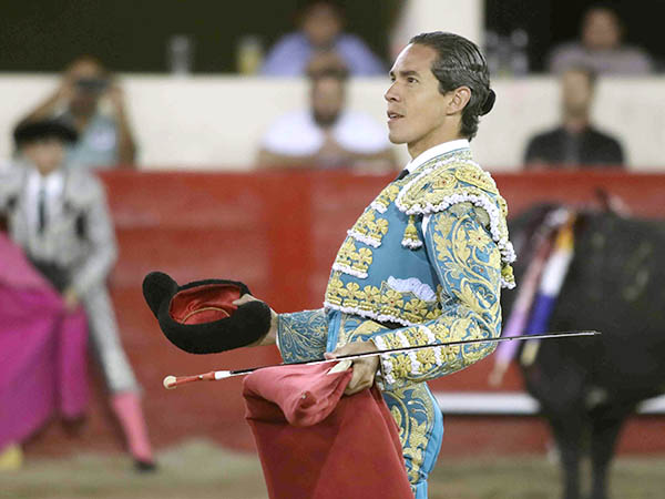 Brindis a la asistencia