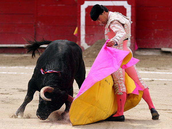 Jos� Ignacio con el capote