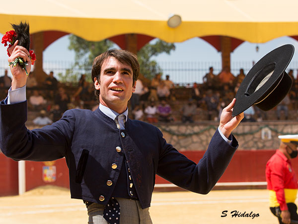 Adrian de Torres, tarde triunfal