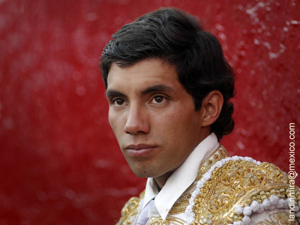 La tarde tuvo su nombre V�ctor Mora