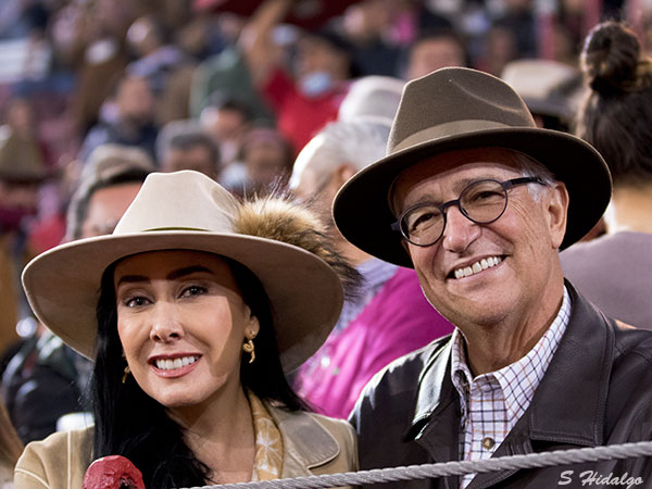 Ricardo Salinas y Laura Medina