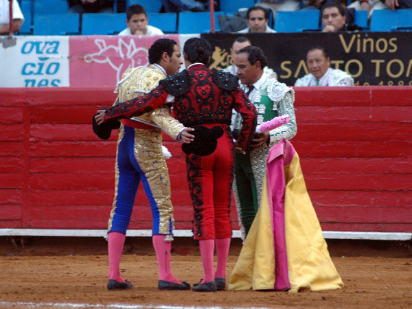 Los tres Angelinos a banderillar(T)
