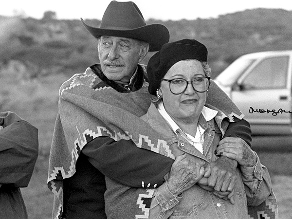 Con su esposa, do�a Magali