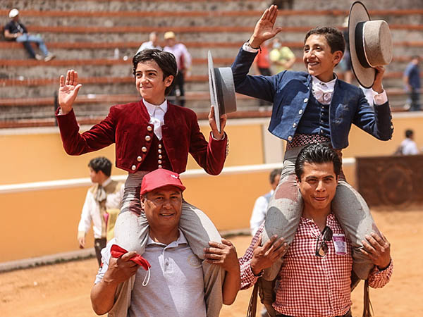 P�re3z e Ibarra en volandas