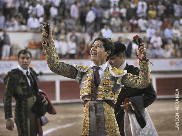 Estocada fulminante para dos orejas