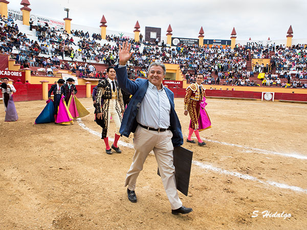 La afici�n se le entreg�