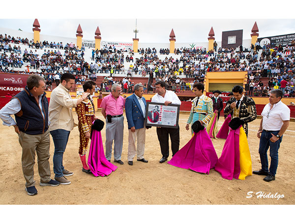 Sentido homenaje a Manolo Mej�a