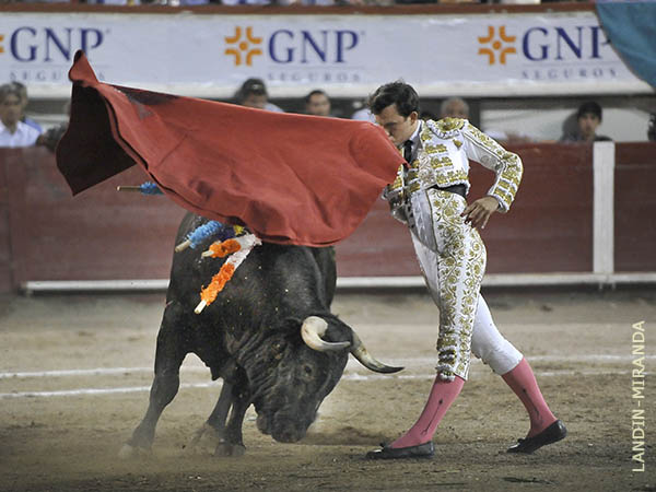 Faena sobria y estructurada