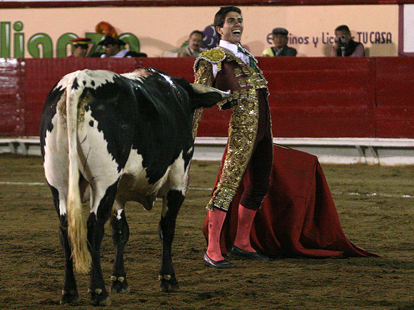 Voluntarioso con el cierraplaza