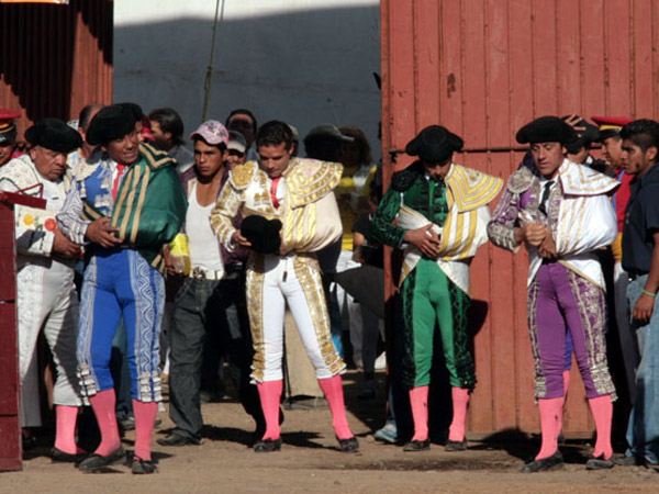 Xavier Ocampo con su cuadrilla