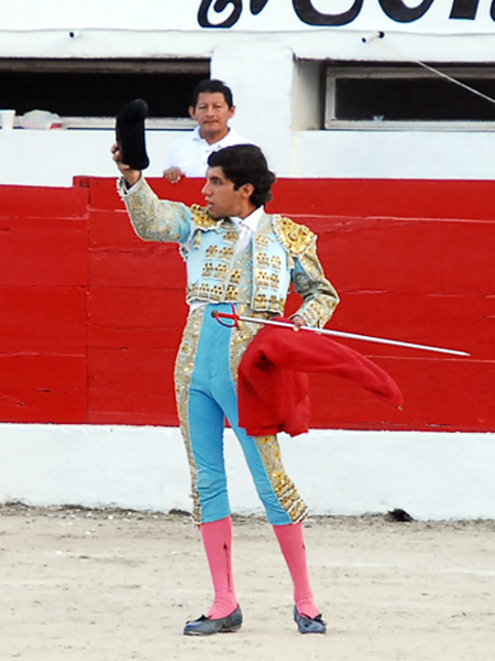 Brindando la muerte del toro