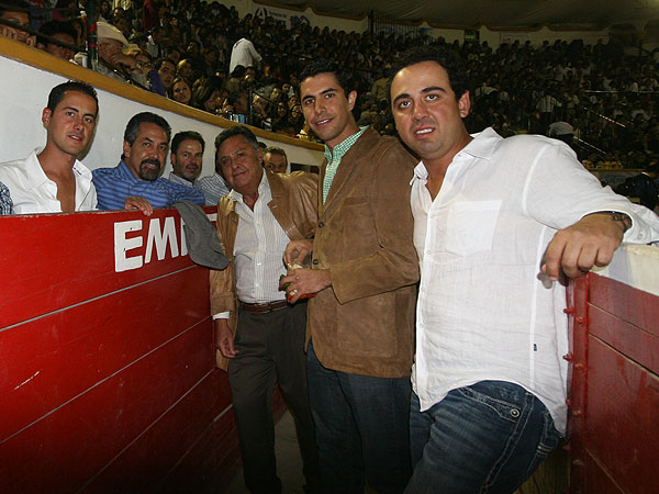 Los jovenes Huerta y amigos