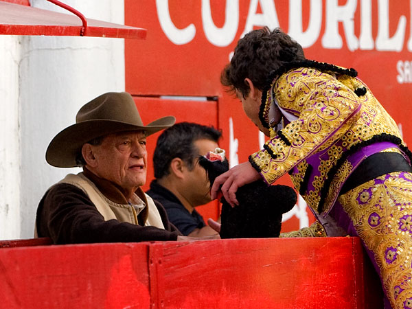 Agradeciendo al ganadero