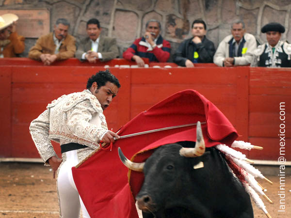 Frente al Servicio M�dico