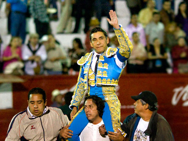 Zotoluco , puerta grande