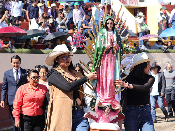 Procesi�n con los toreros