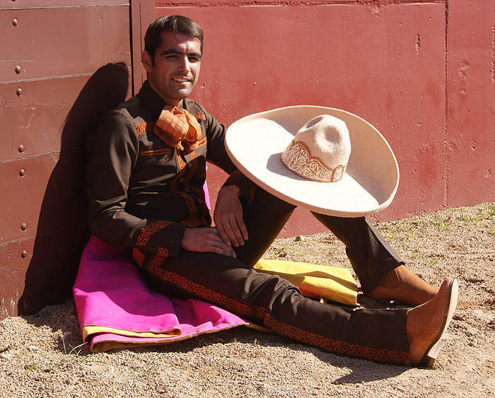 Con el traje charro mexicano