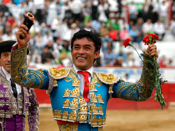 Dando la vuelta con la oreja