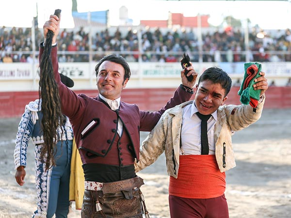 Caballista y cabo, en la vuelta