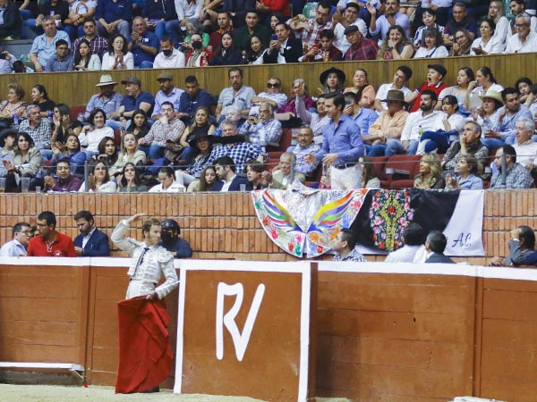 Brindis de compa�eros