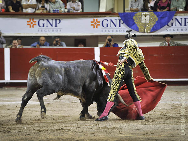 Actuaci�n recia y valiente