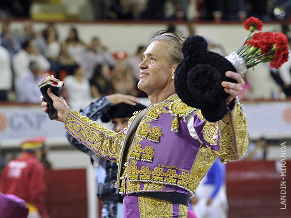 Alb�n, hombr�a y pundonor