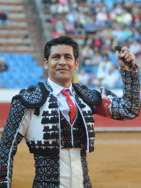 El Zapata se aferr� a las orejas