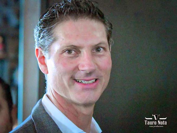 Fer Ochoa, apoderado de Mac�as