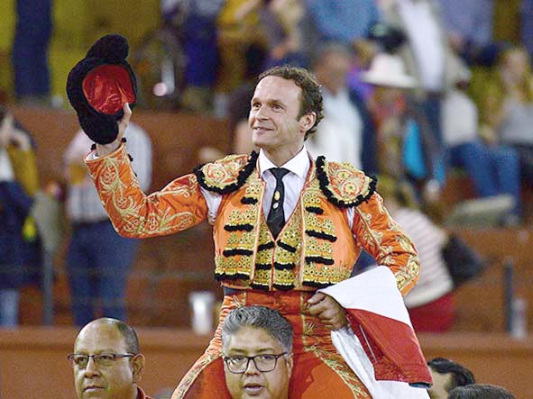 Dos ap�ndices y salida a hombros