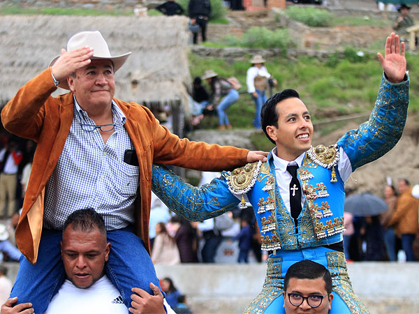 El Ganadero y Alejandr�a a hombros