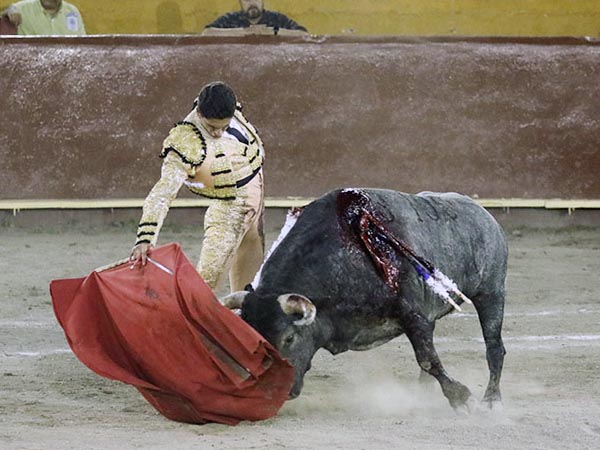 Entonado por el pit�n derecho