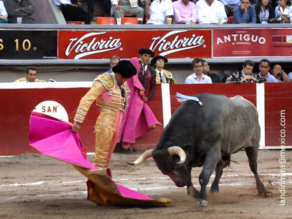 A pies juntos el remate