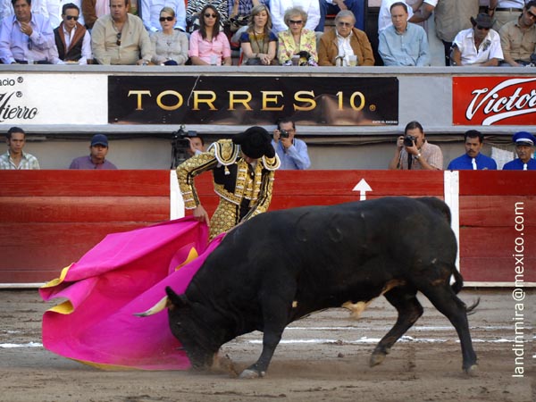 Las manos a la cadera