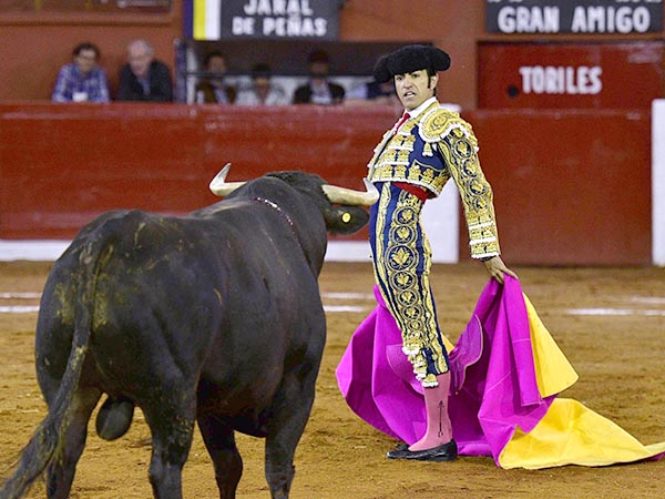 De frente por detr�s