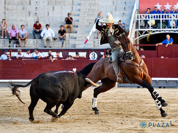 Oficiando en los medios