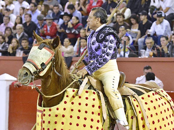 Lalo Rivera, ante sus paisanos