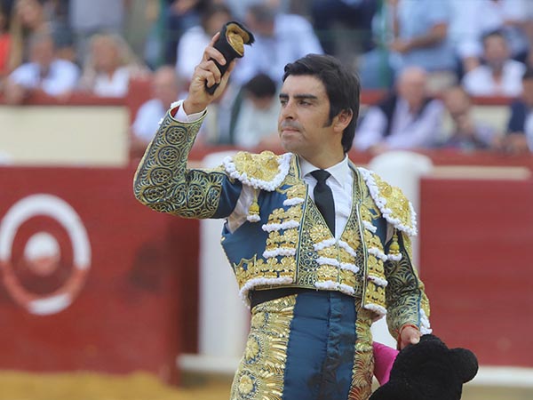 Una oreja a Miguel �ngel