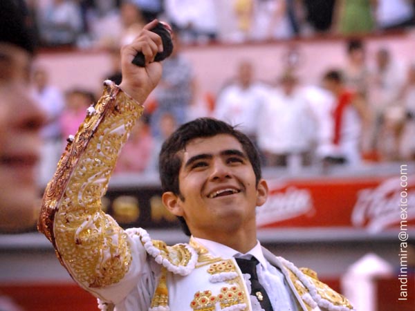 Oreja de peso para Adame