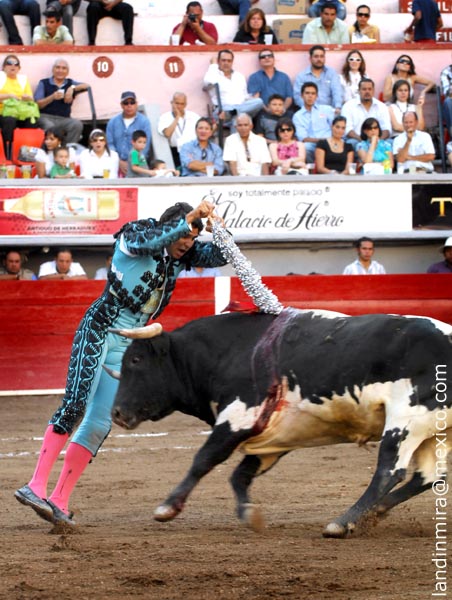 Adame cubri� el segundo tercio