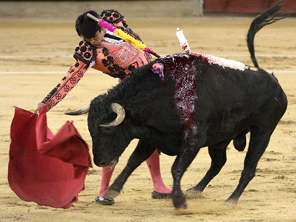 Con las manitas por delante