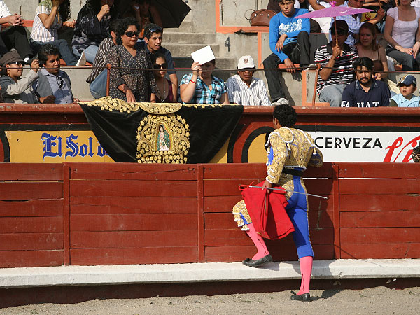 Le brind� a su mam�